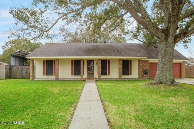$365,000 | 107 West Bayou Shore Street, Lafayette, LA 70508