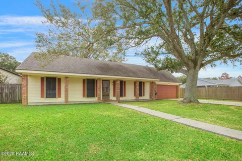 $365,000 | 107 West Bayou Shore Street, Lafayette, LA 70508
