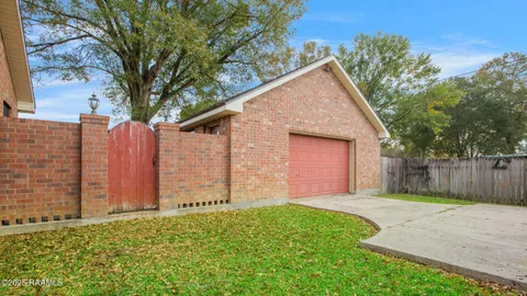 $365,000 | 107 West Bayou Shore Street, Lafayette, LA 70508