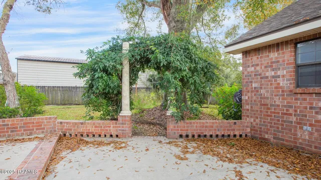 $365,000 | 107 West Bayou Shore Street, Lafayette, LA 70508