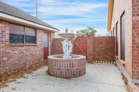 $365,000 | 107 West Bayou Shore Street, Lafayette, LA 70508