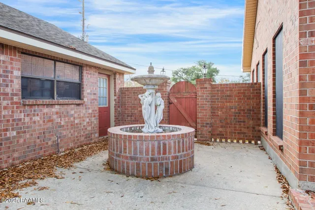 $365,000 | 107 West Bayou Shore Street, Lafayette, LA 70508