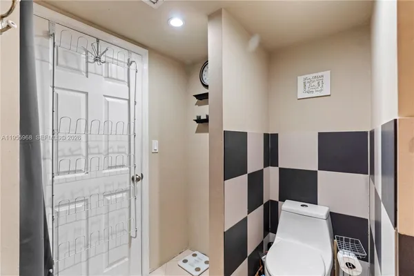 $329,999 | 1351 Northeast Miami Gardens Drive, Unit PH15E, Miami, FL 33179