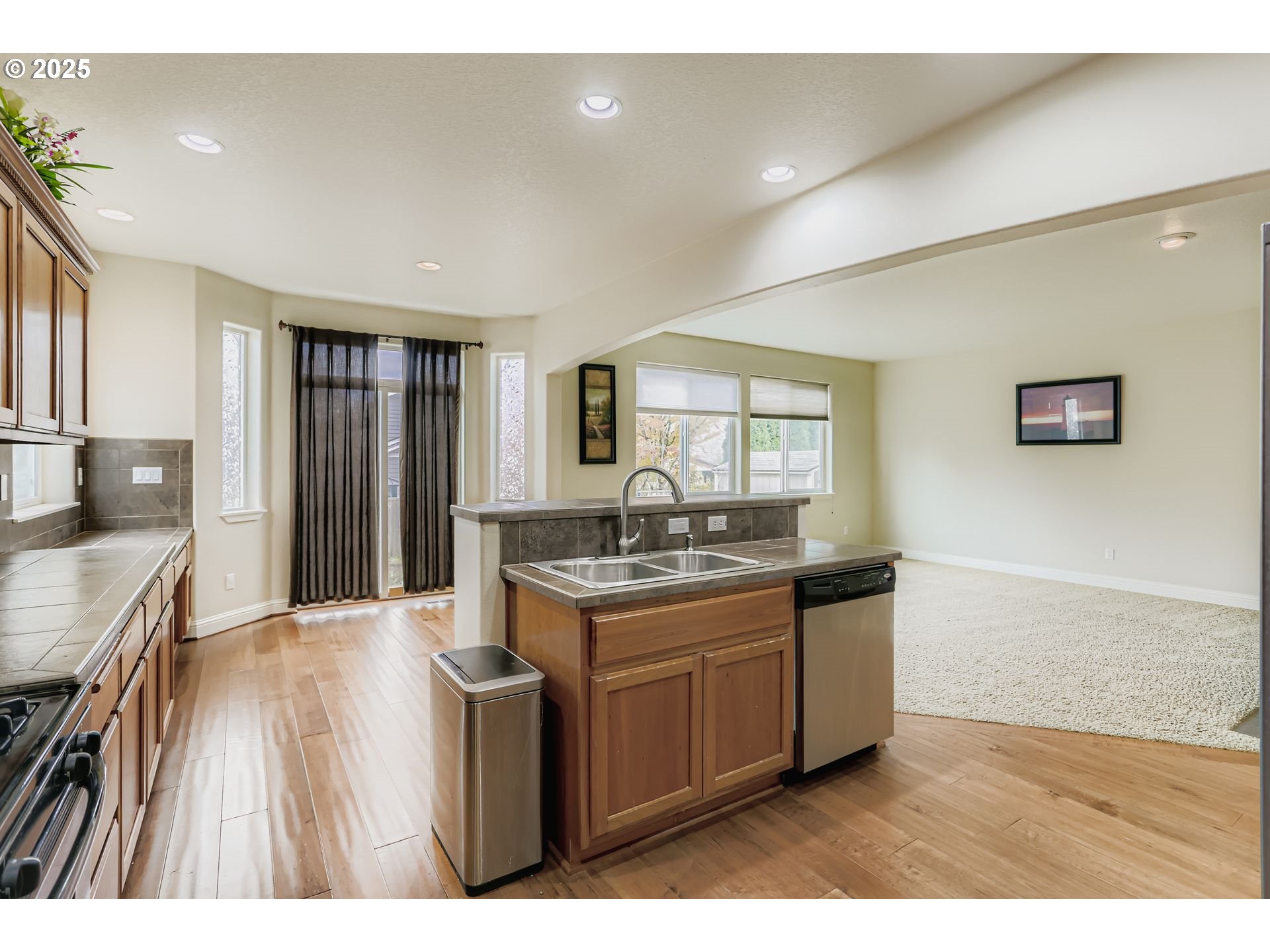 21533 Southwest Susan Lane Beaverton, OR 97003 - Photo 11 of 46