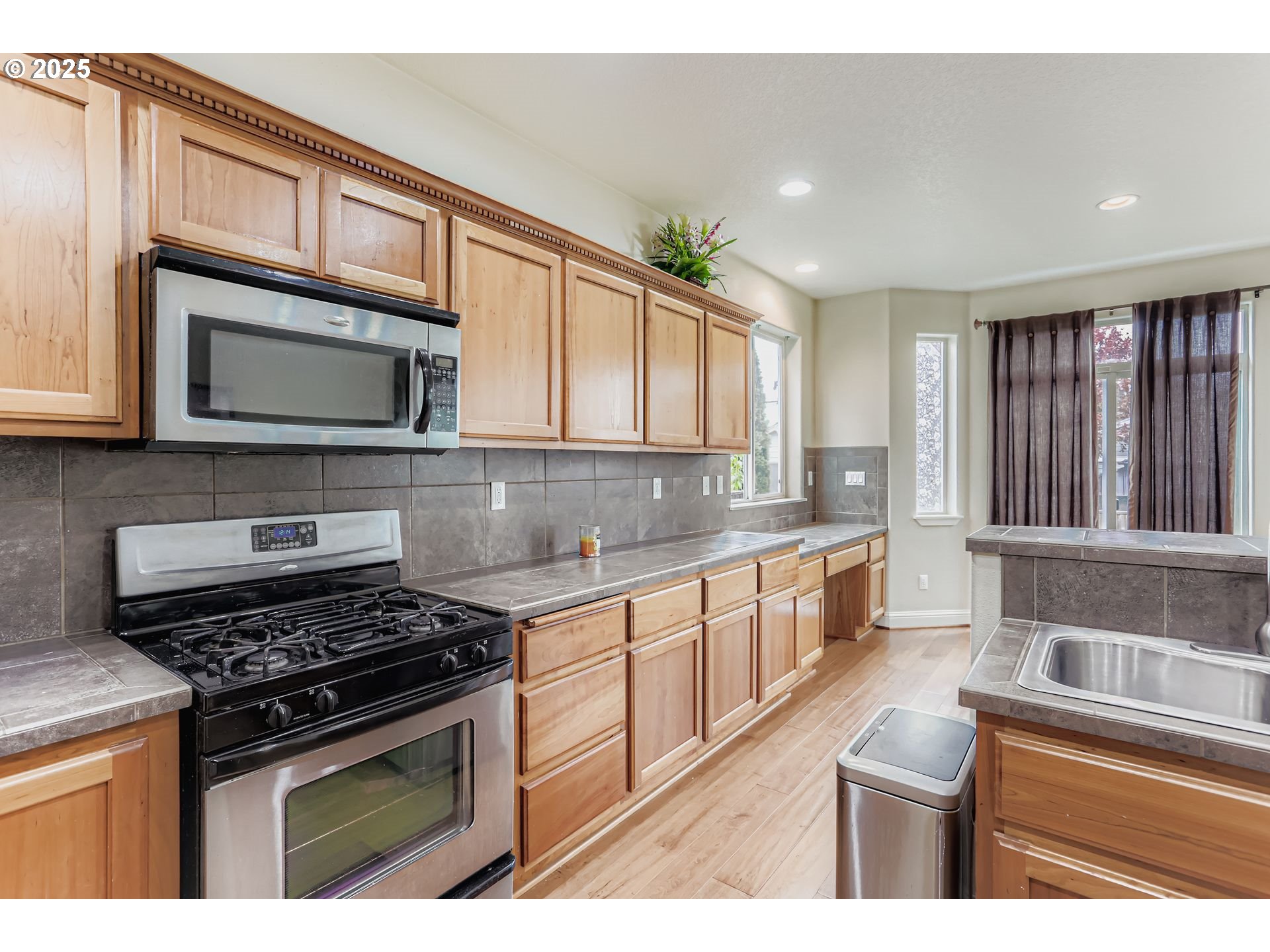 21533 Southwest Susan Lane Beaverton, OR 97003 - Photo 12 of 46