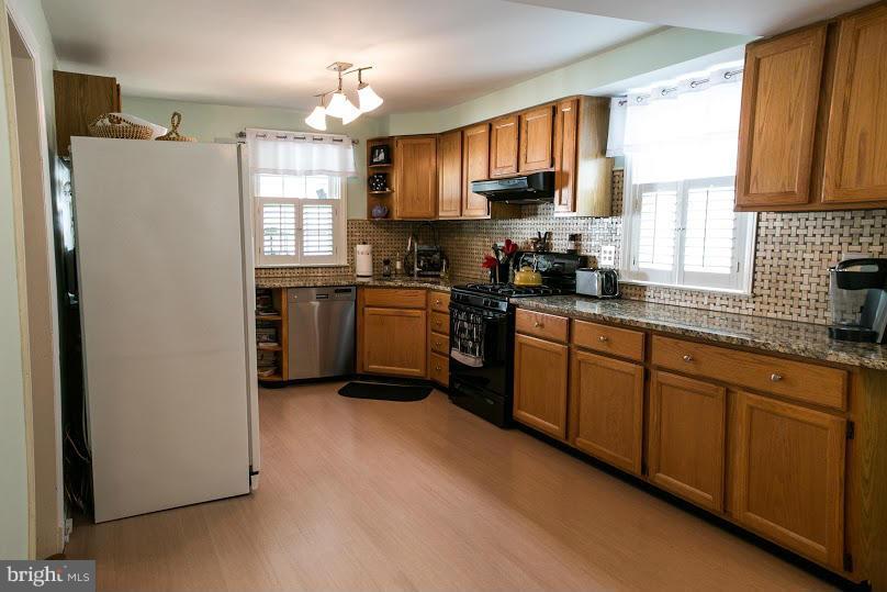2807 East Joppa Road Baltimore, MD 21234 - Photo 7 of 29 Kitchen