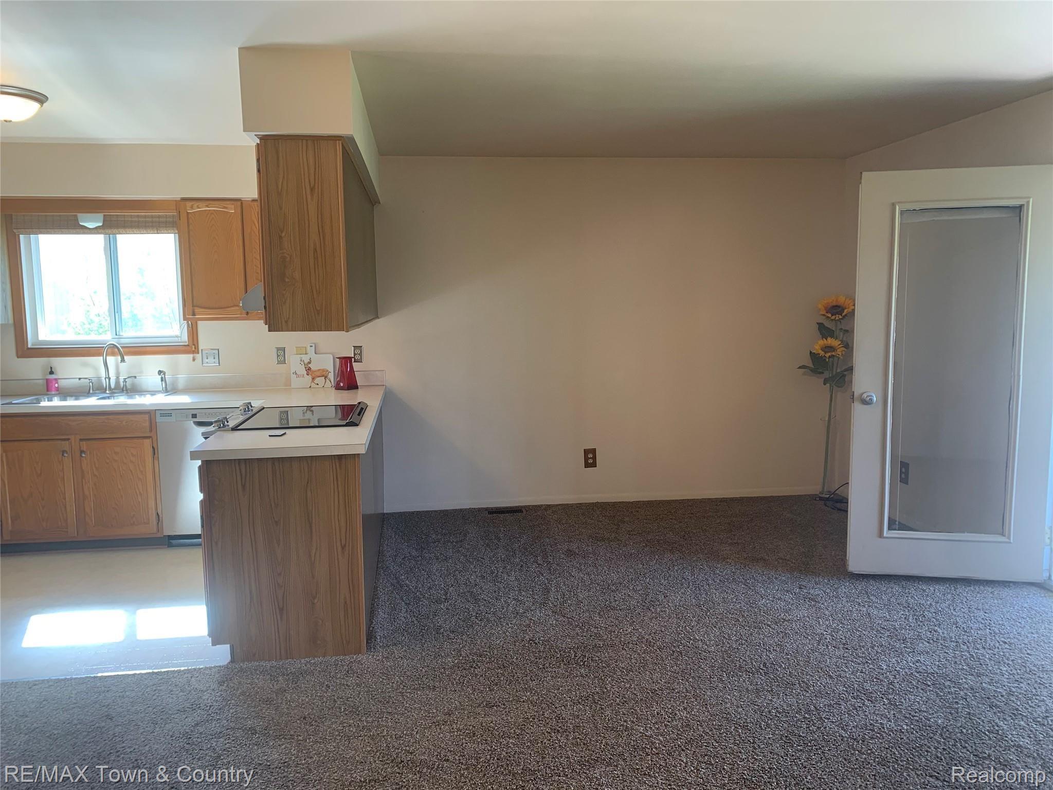 1386 Flushing Road Flushing, MI 48433 - Photo 8 of 33 townliving.jpg