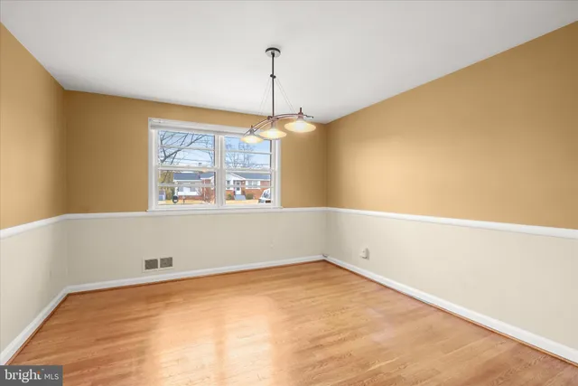 a view of empty room with window