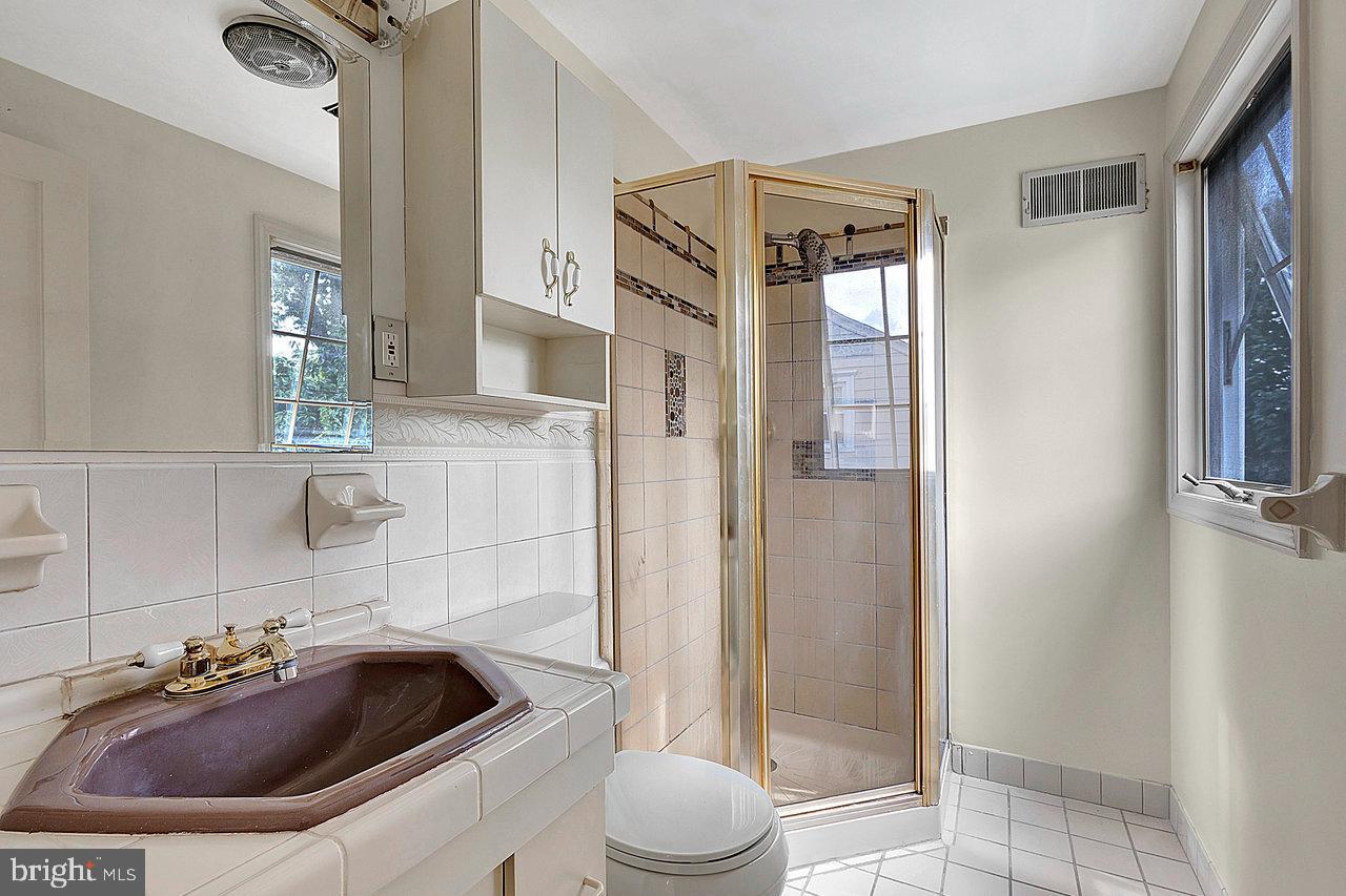 415 Sutherland Road Ewing, NJ 08618 - Photo 21 of 28 a bathroom with a sink a toilet and shower