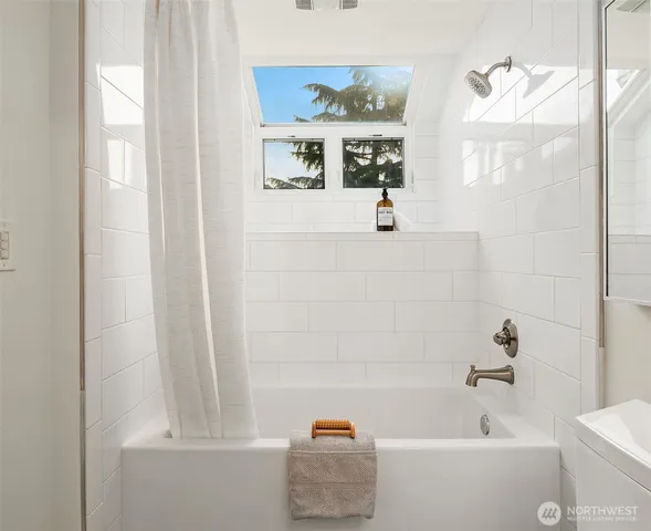 $599,000 | 202 West Olympic Place, Unit 405, Seattle, WA 98119