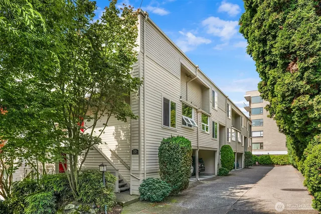 $599,000 | 202 West Olympic Place, Unit 405, Seattle, WA 98119