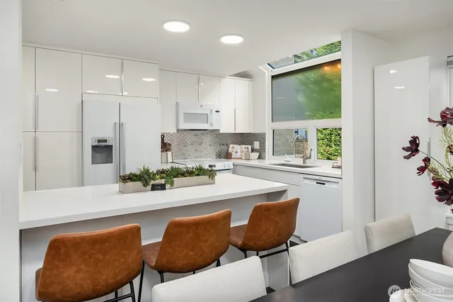 $599,000 | 202 West Olympic Place, Unit 405, Seattle, WA 98119