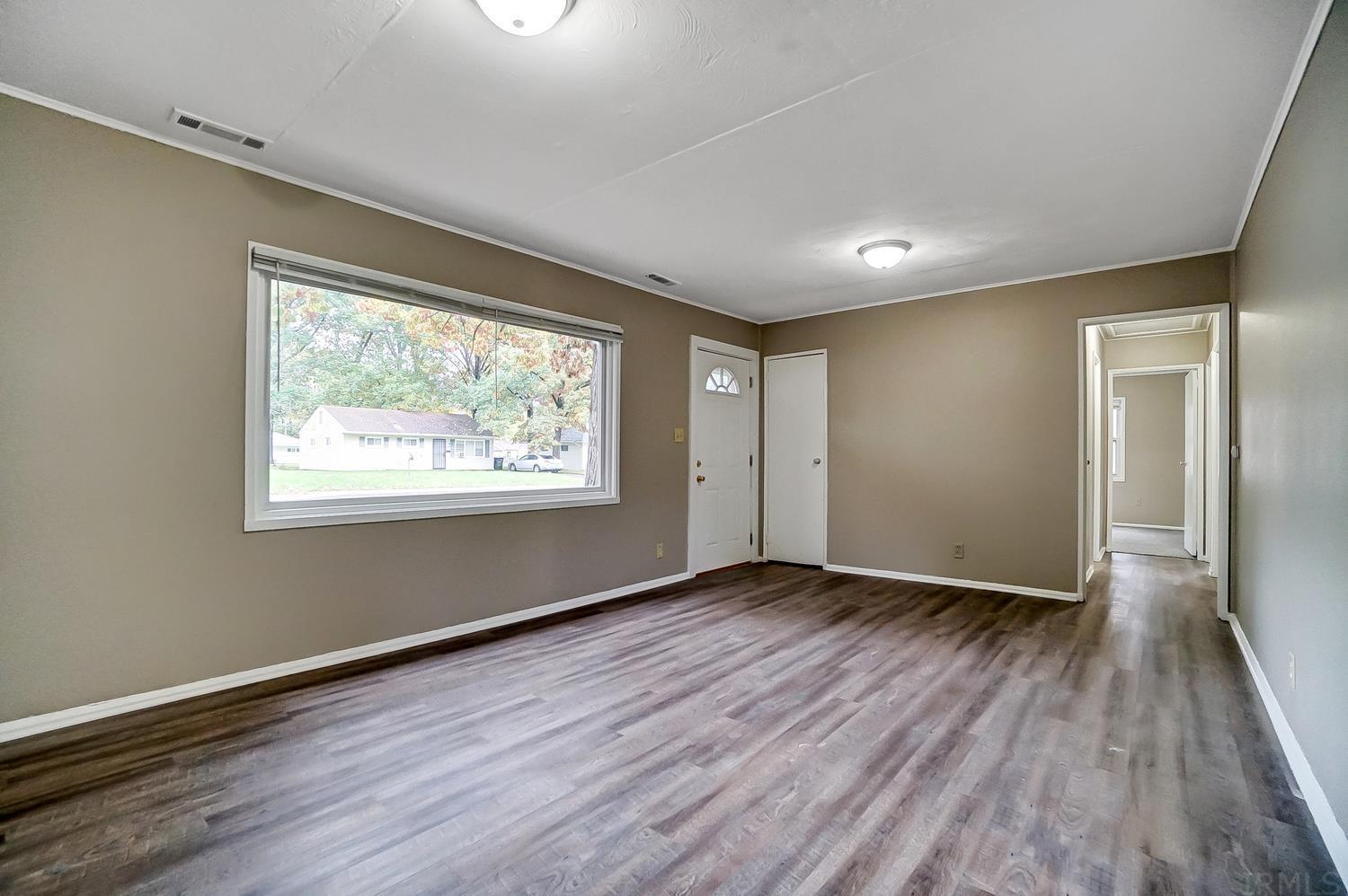 6016 Southcrest Road Fort Wayne, IN 46816 - Photo 4 of 31 Gallery Image 4