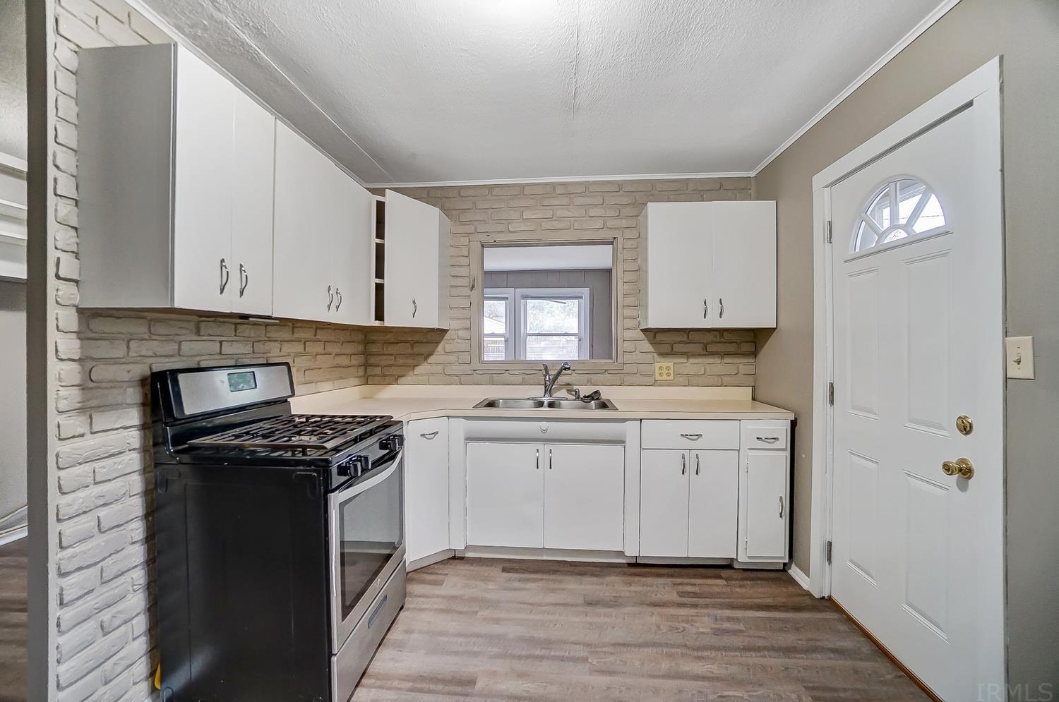6016 Southcrest Road Fort Wayne, IN 46816 - Photo 7 of 31 Gallery Image 7