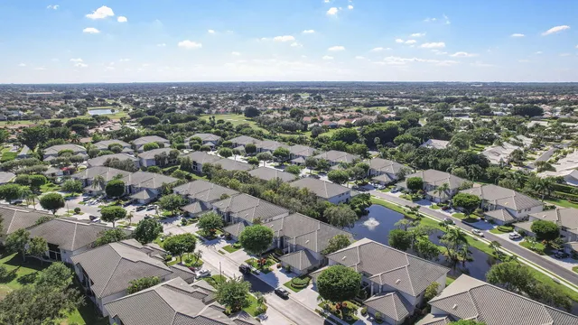 $329,000 | 11595 Briarwood Circle, Unit 1, Boynton Beach, FL 33437