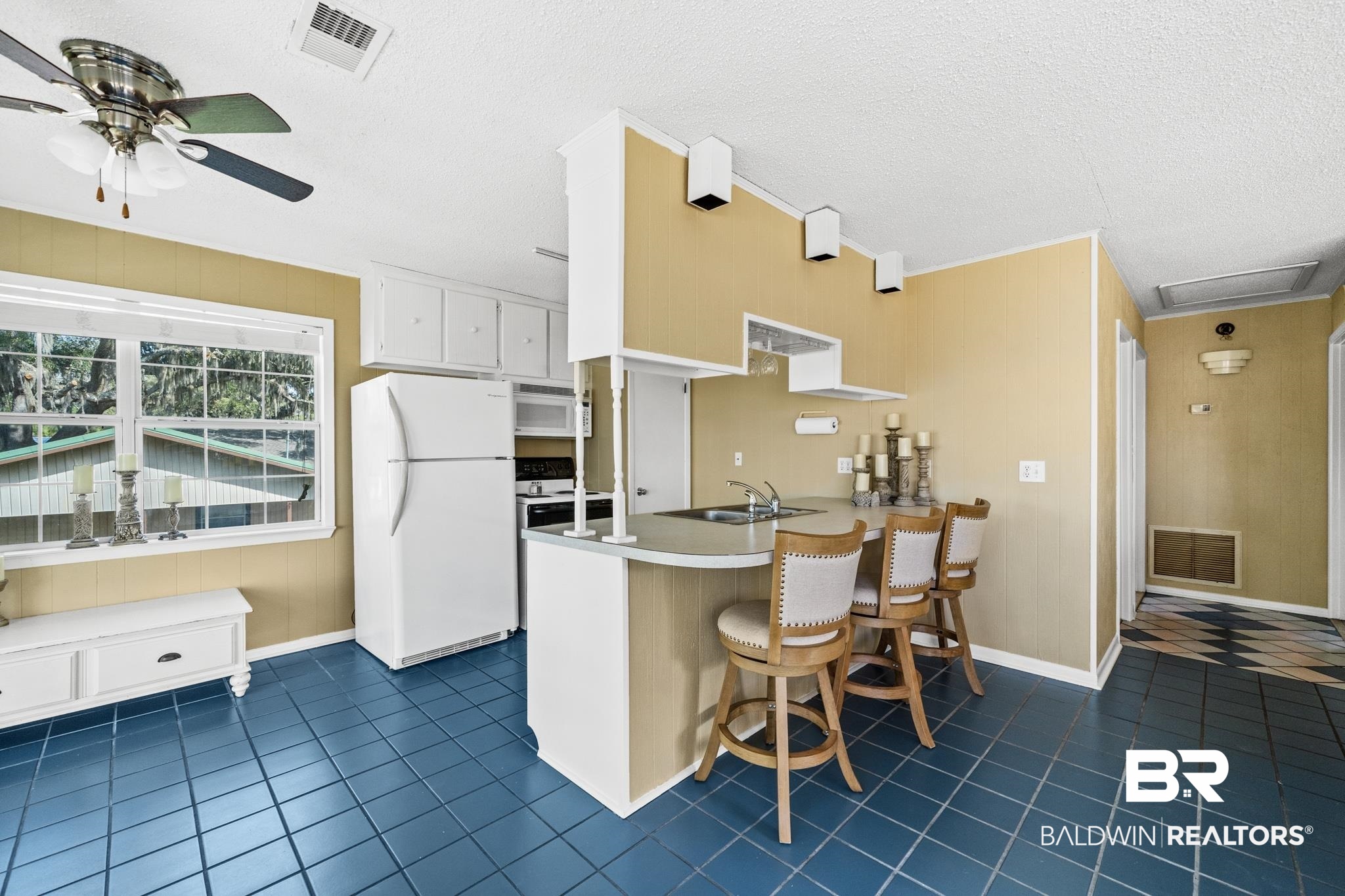 11360 County Road 26 Foley, AL 36535 - Photo 8 of 24 Kitchen & Eating Area