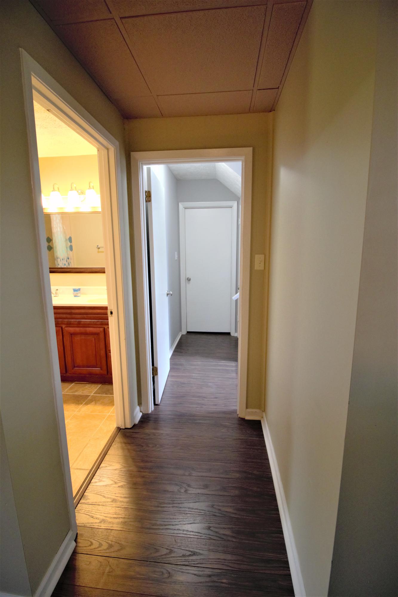 1829 Brookmill Road Knoxville, TN 37932 - Photo 13 of 18 downstairs hall