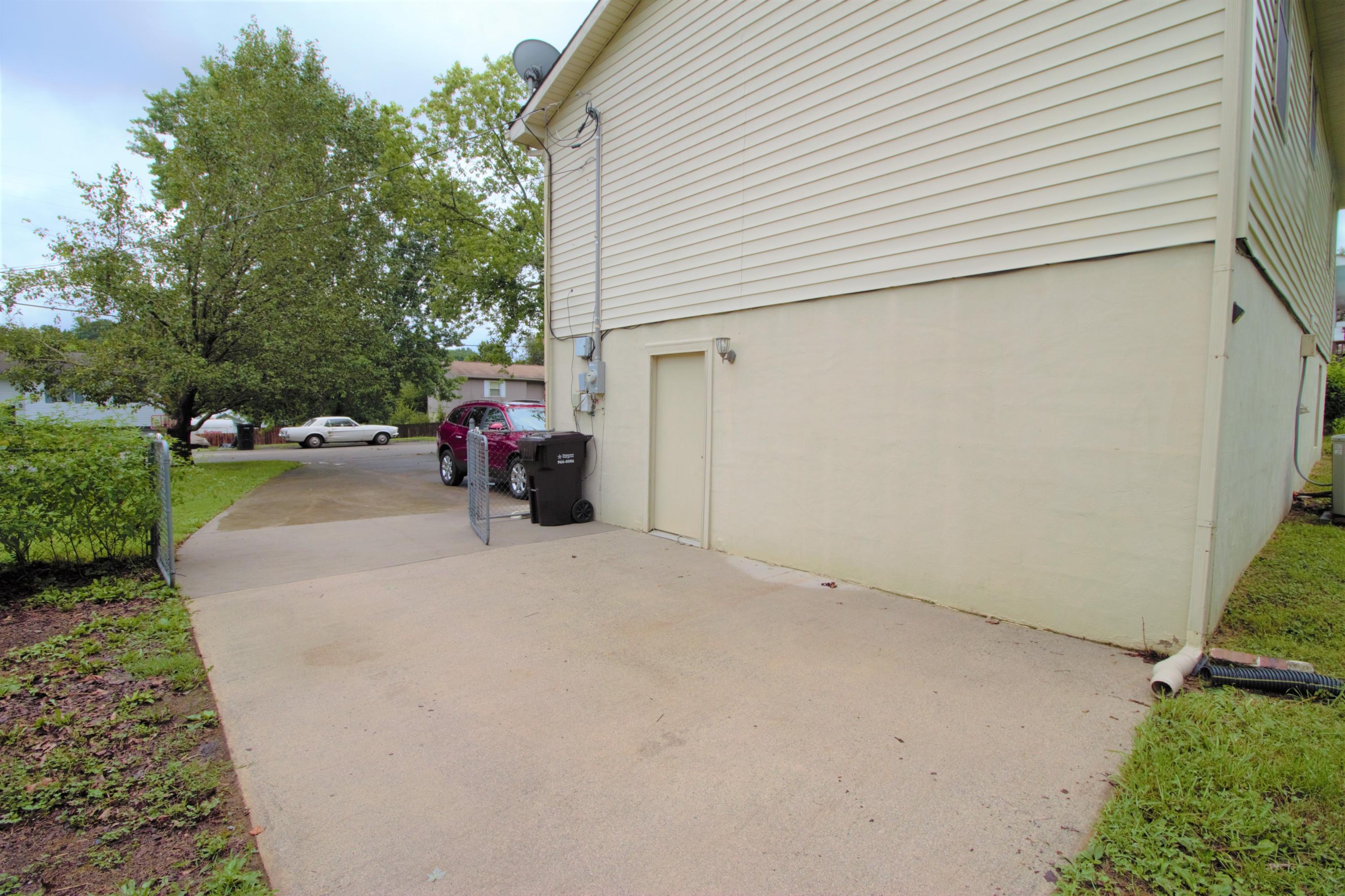 1829 Brookmill Road Knoxville, TN 37932 - Photo 17 of 18 side entrance