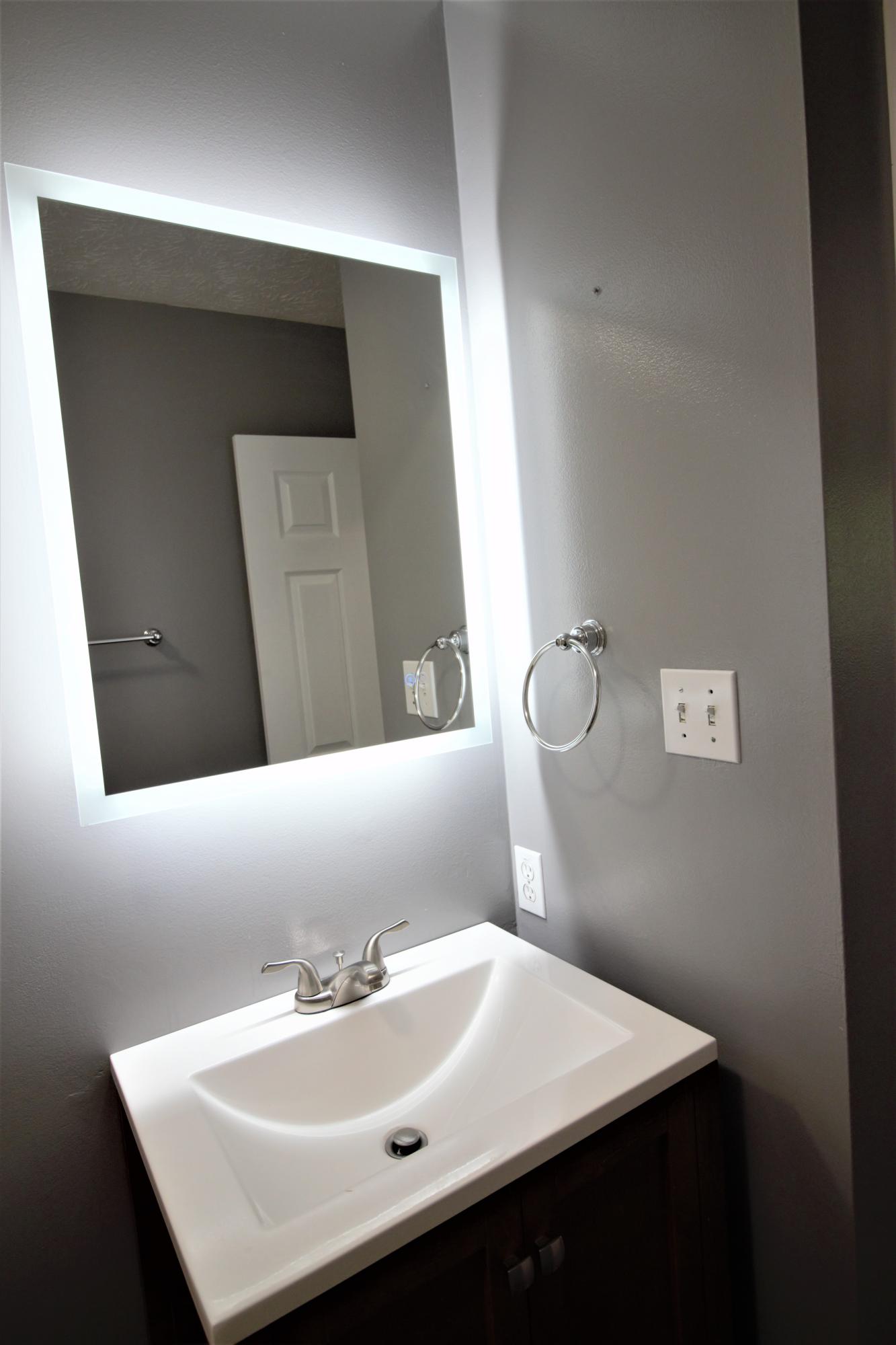 1829 Brookmill Road Knoxville, TN 37932 - Photo 10 of 18 Upstairs bath