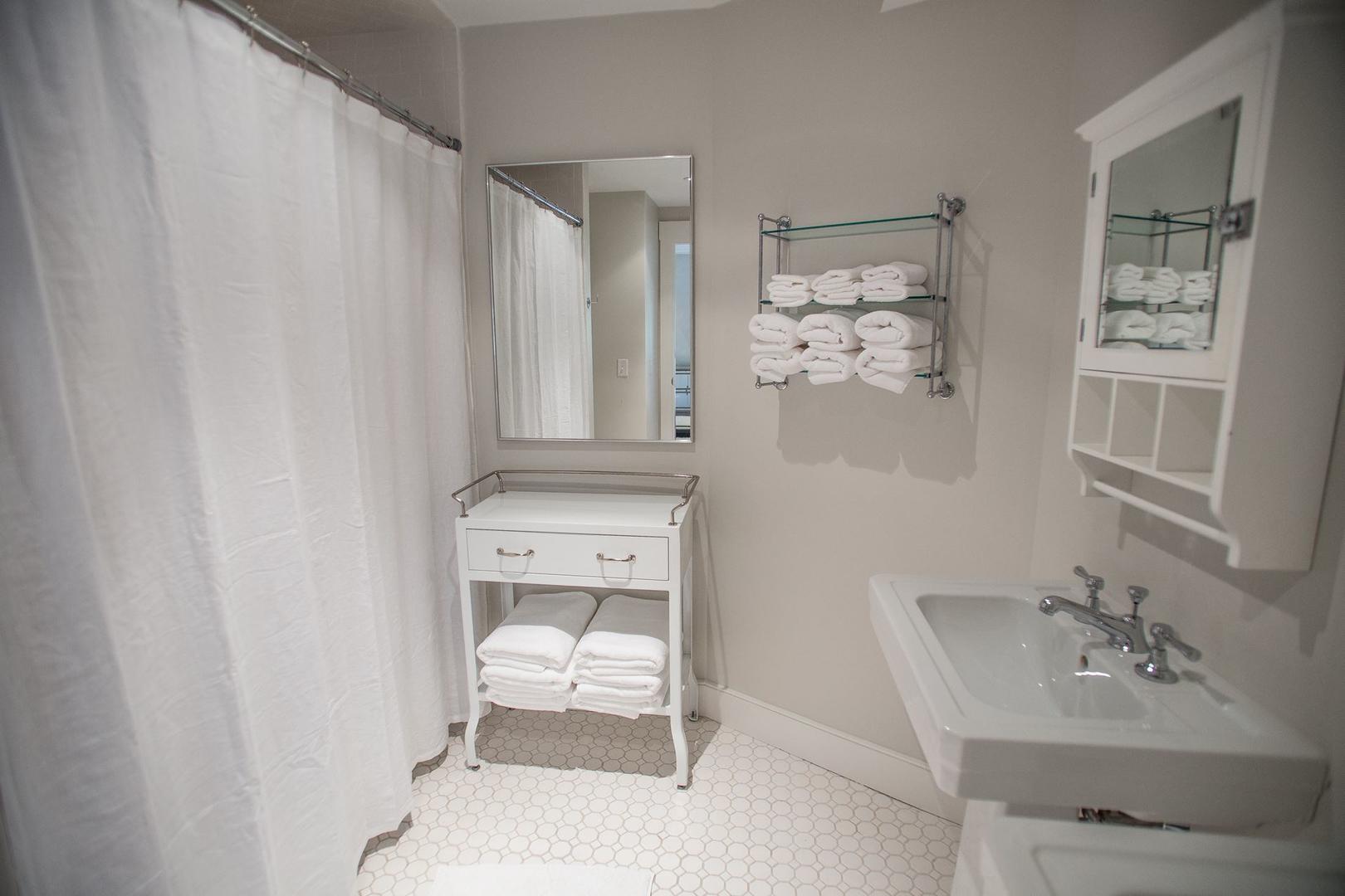 27 Union Street Nantucket, MA 02554 - Photo 16 of 21 Gallery Image 16
