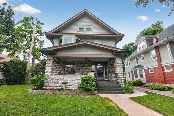 $475,000 | 907 West 32 Street, Kansas City, MO 64111