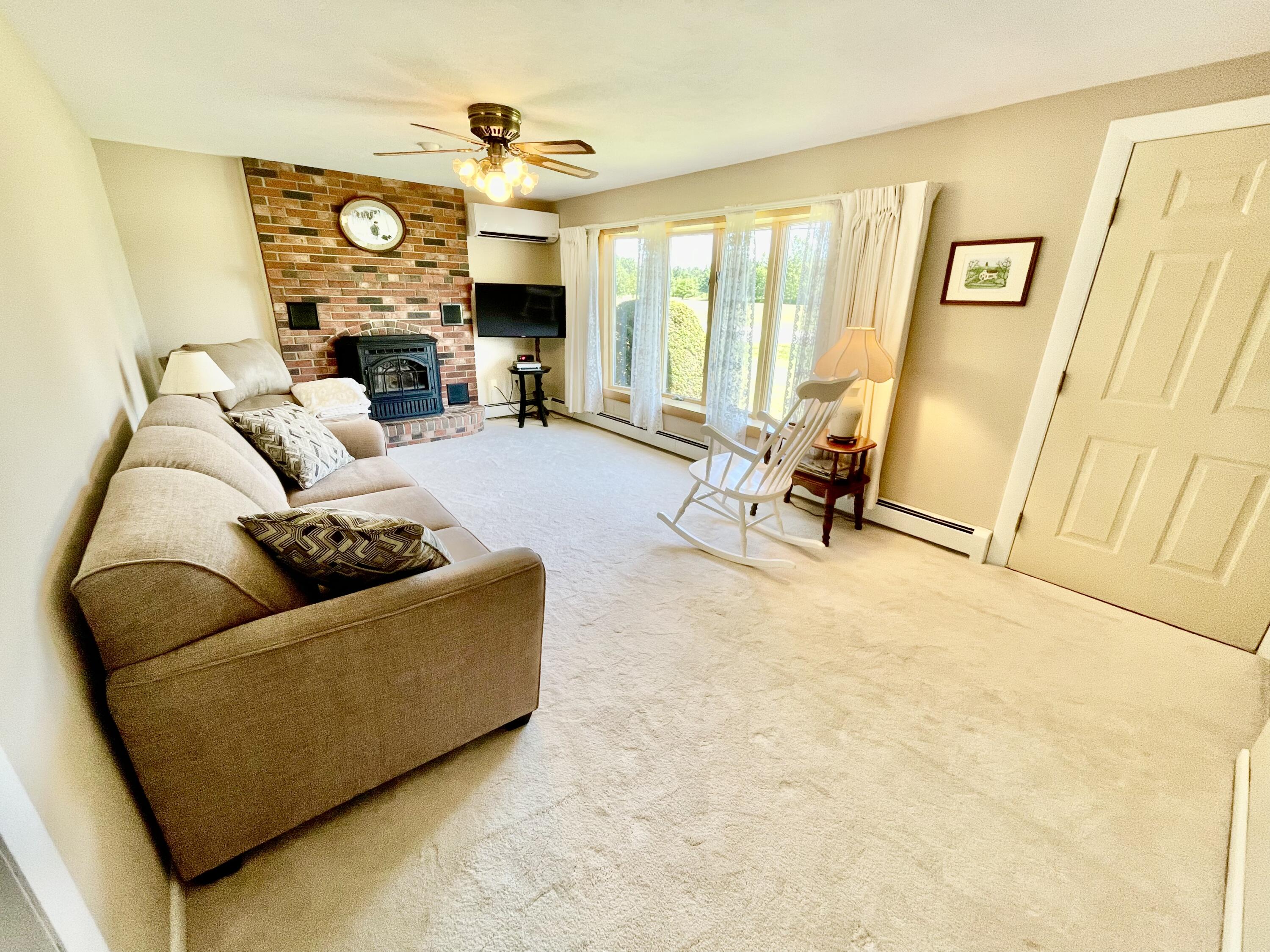 148 Kenduskeag Road Levant, ME 04456 - Photo 13 of 61 Living room