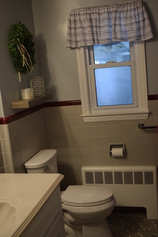 475 Cedar Avenue Swansea, MA 02777 - Photo 18 of 42 a bathroom with a toilet and a sink