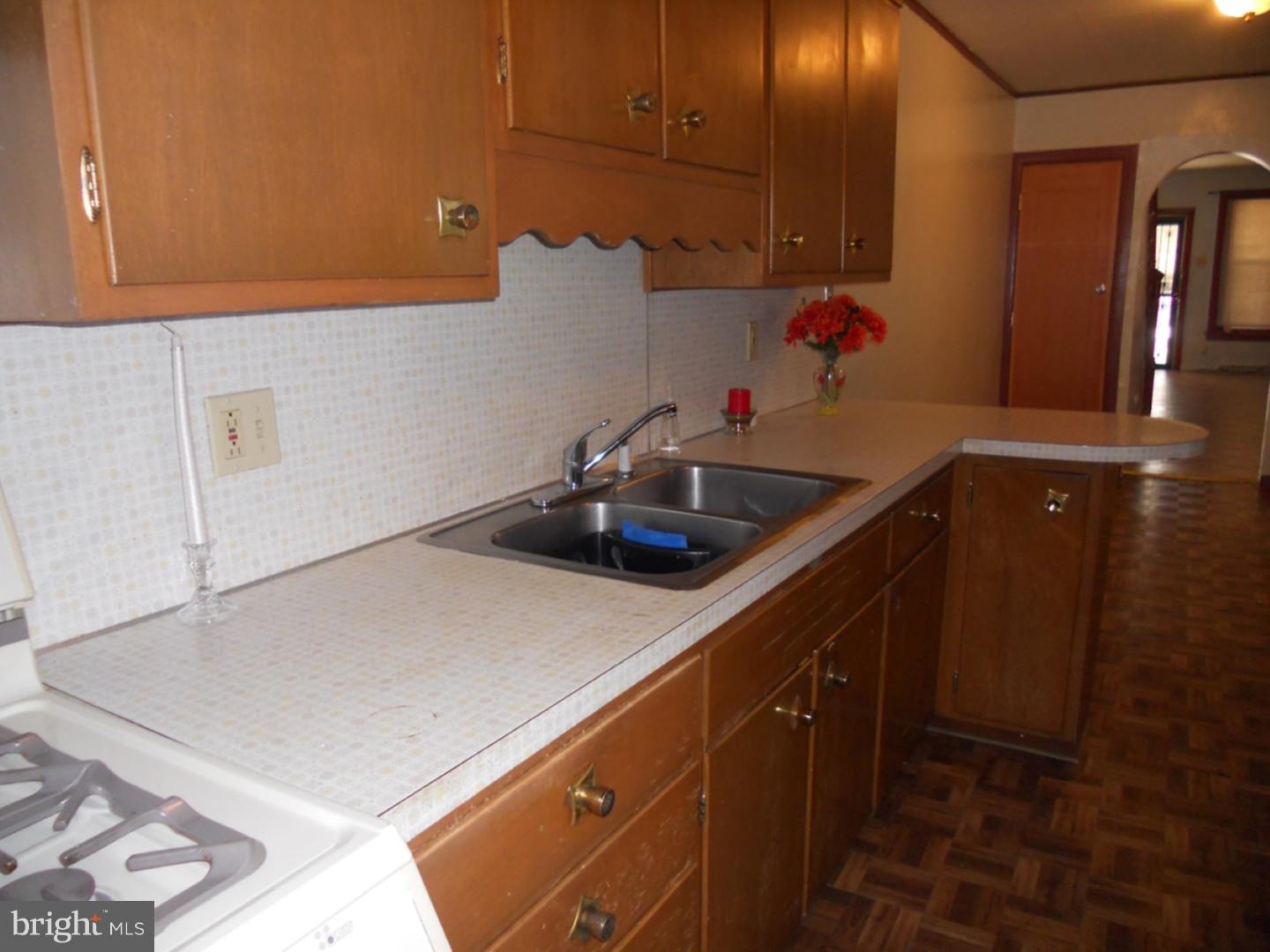 539 Perry Street Reading, PA 19601 - Photo 6 of 16 Gallery Image 6