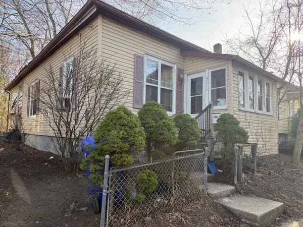 $159,900 | 511 66th Street, Kenosha, WI 53143