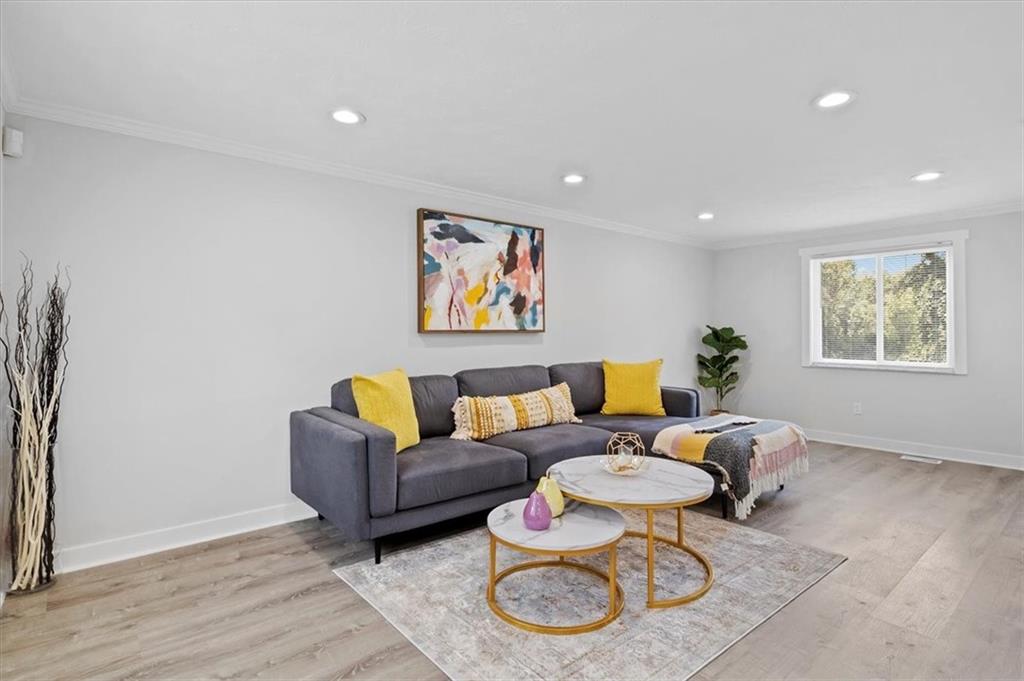 403 Hochberg Road Pittsburgh, PA 15235 - Photo 2 of 25 Gallery Image 2