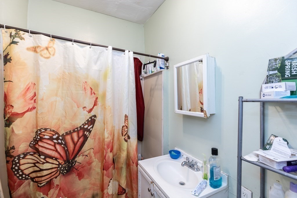 27 Abbott Street Lawrence, MA 01843 - Photo 13 of 21