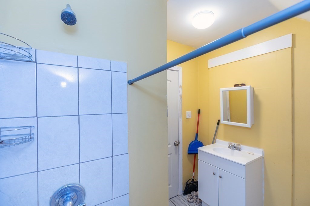 27 Abbott Street Lawrence, MA 01843 - Photo 4 of 21