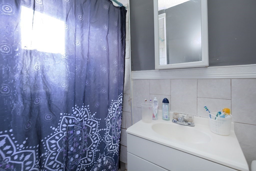 27 Abbott Street Lawrence, MA 01843 - Photo 8 of 21