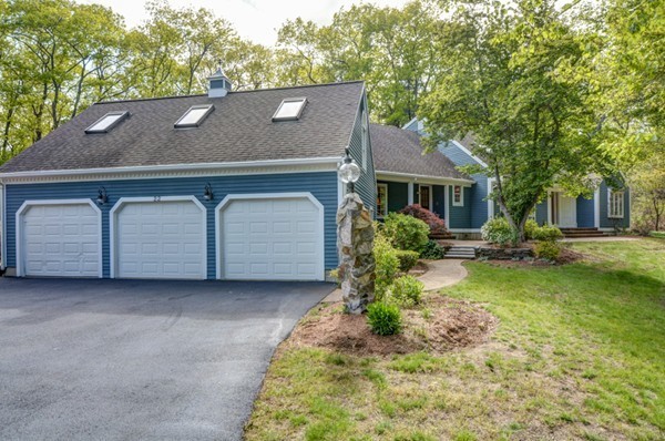 22 Holland Road Wakefield, MA 01880 - Photo 1 of 30 Gallery Image 1