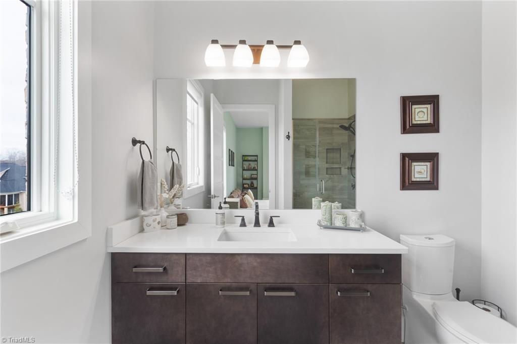 1074 Heron Ridge Road Winston-Salem, NC 27106 - Photo 31 of 50 Full bathroom on main level
