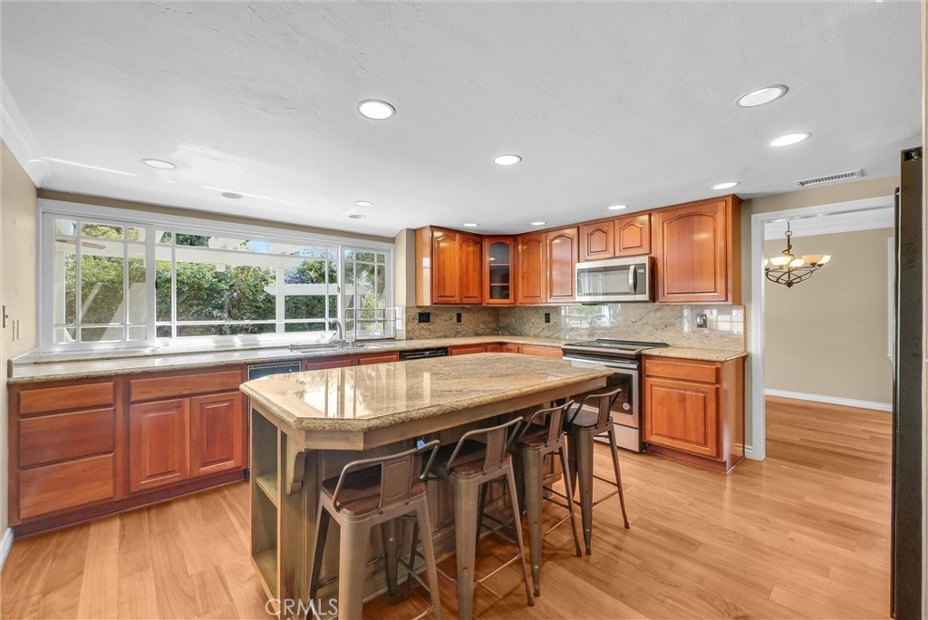 11 Hidalgo Irvine, CA 92620 - Photo 11 of 31