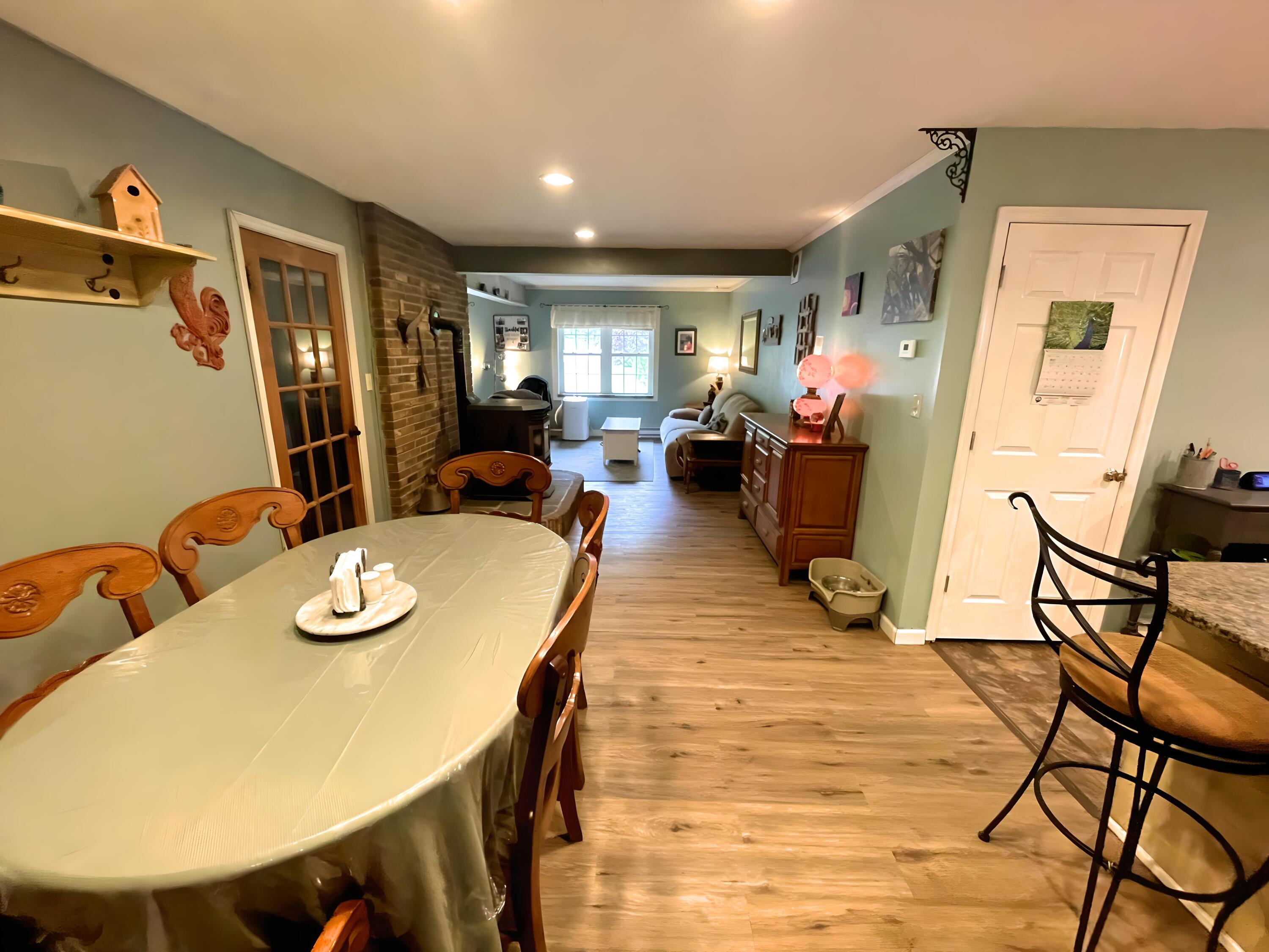 719 Homestead Avenue Effort, PA 18330 - Photo 14 of 33 Eat in kitchen