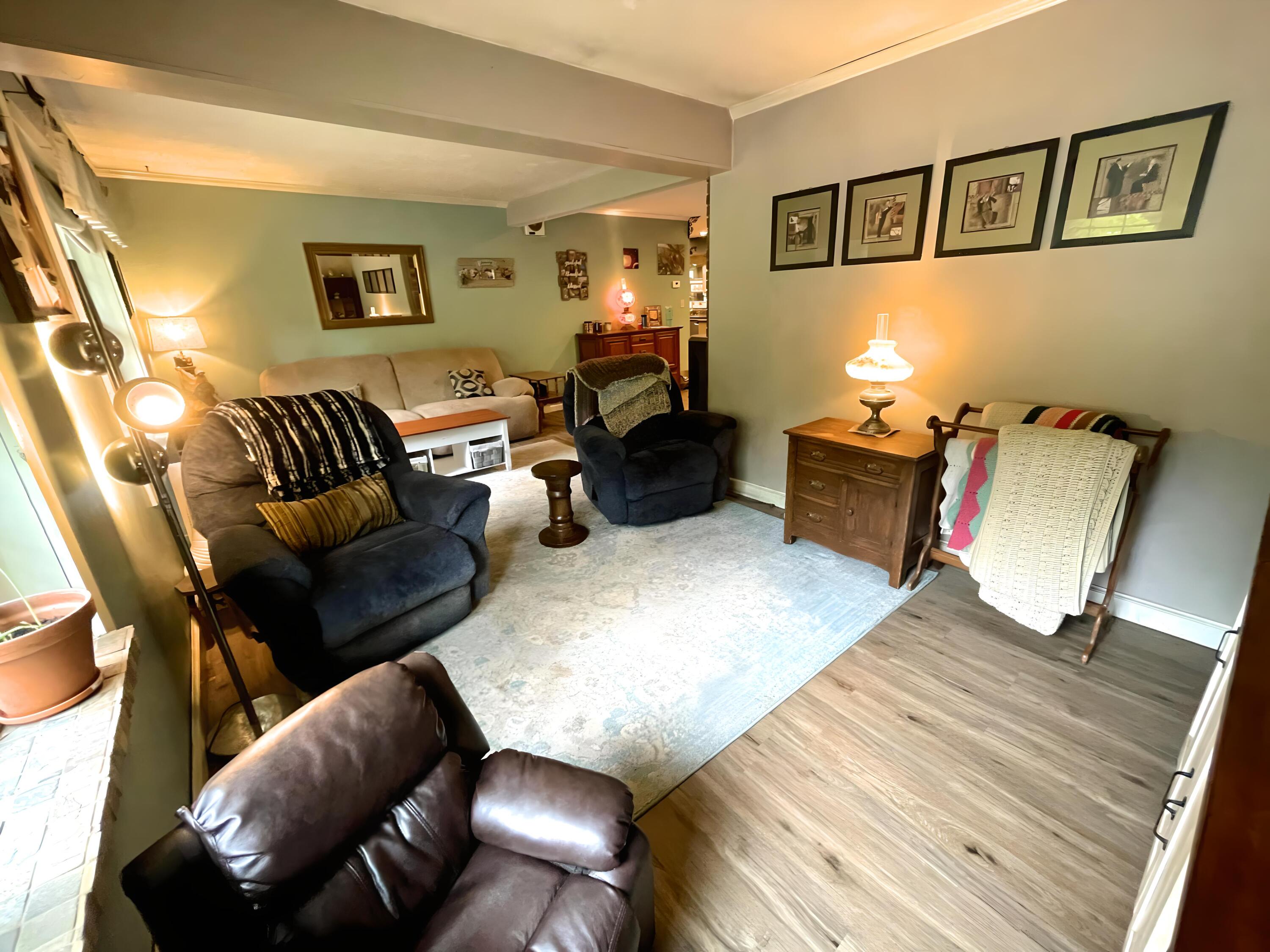 719 Homestead Avenue Effort, PA 18330 - Photo 16 of 33 Family room