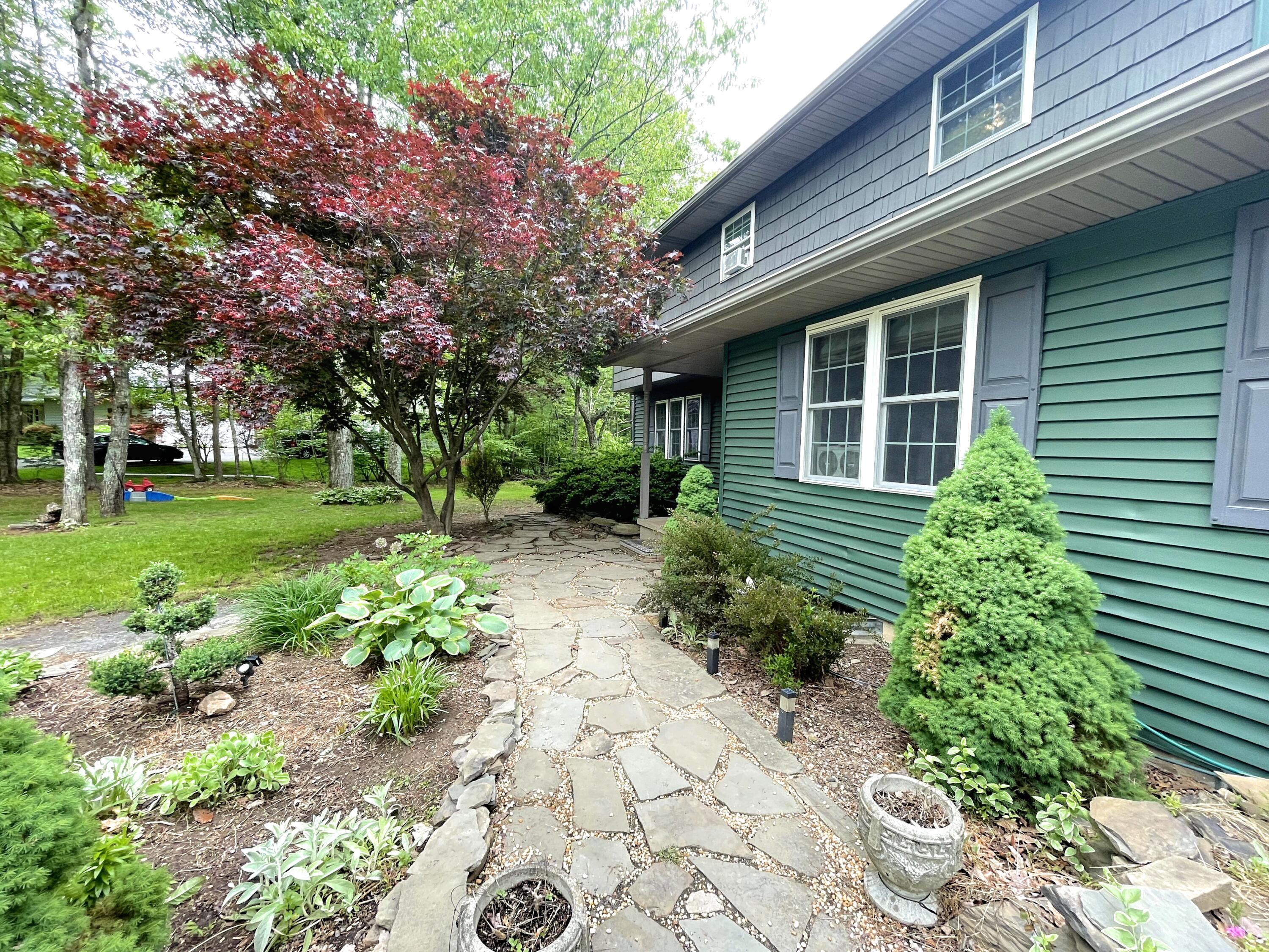 719 Homestead Avenue Effort, PA 18330 - Photo 4 of 33 Front walkway
