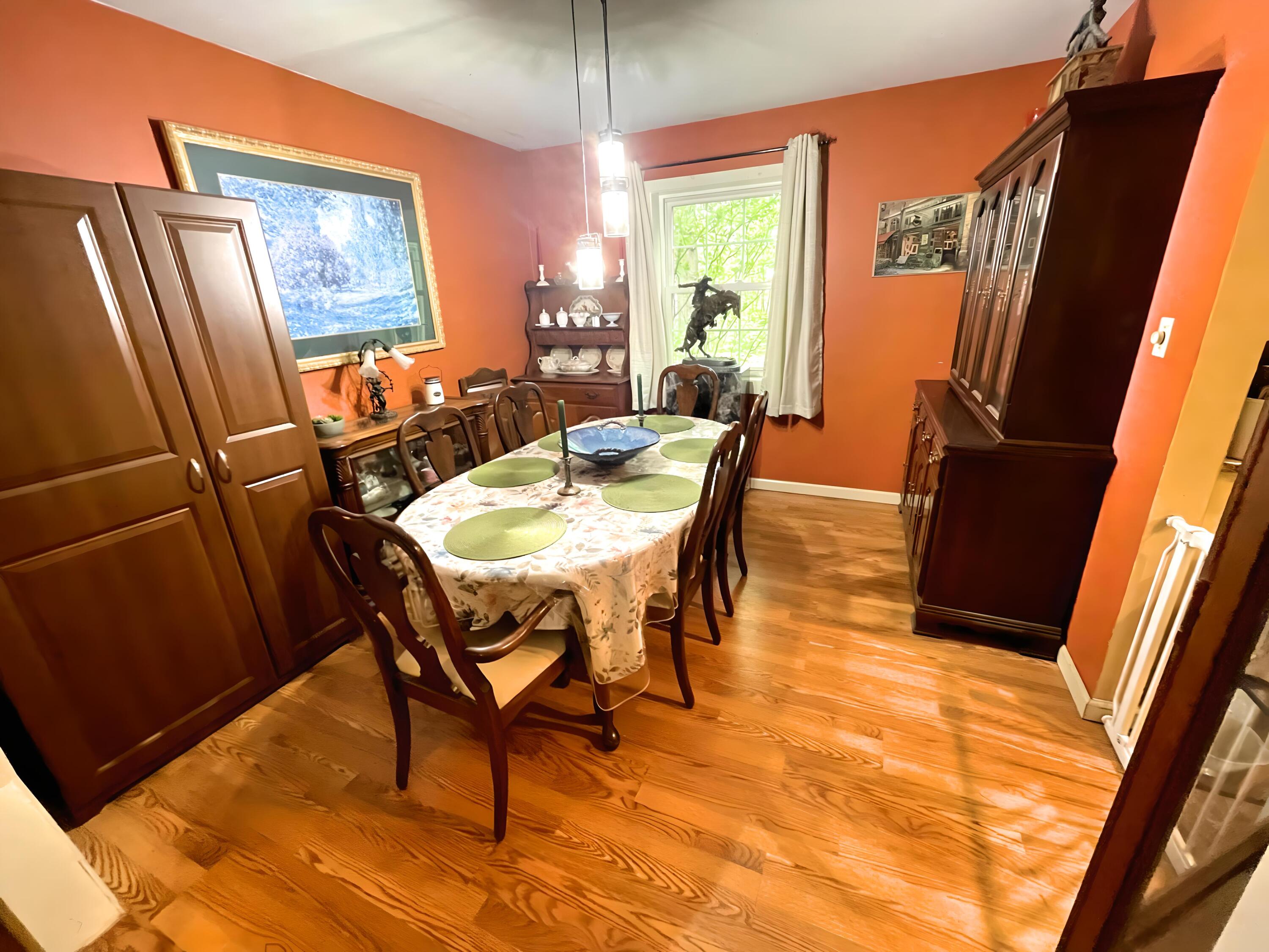 719 Homestead Avenue Effort, PA 18330 - Photo 7 of 33 Dining room