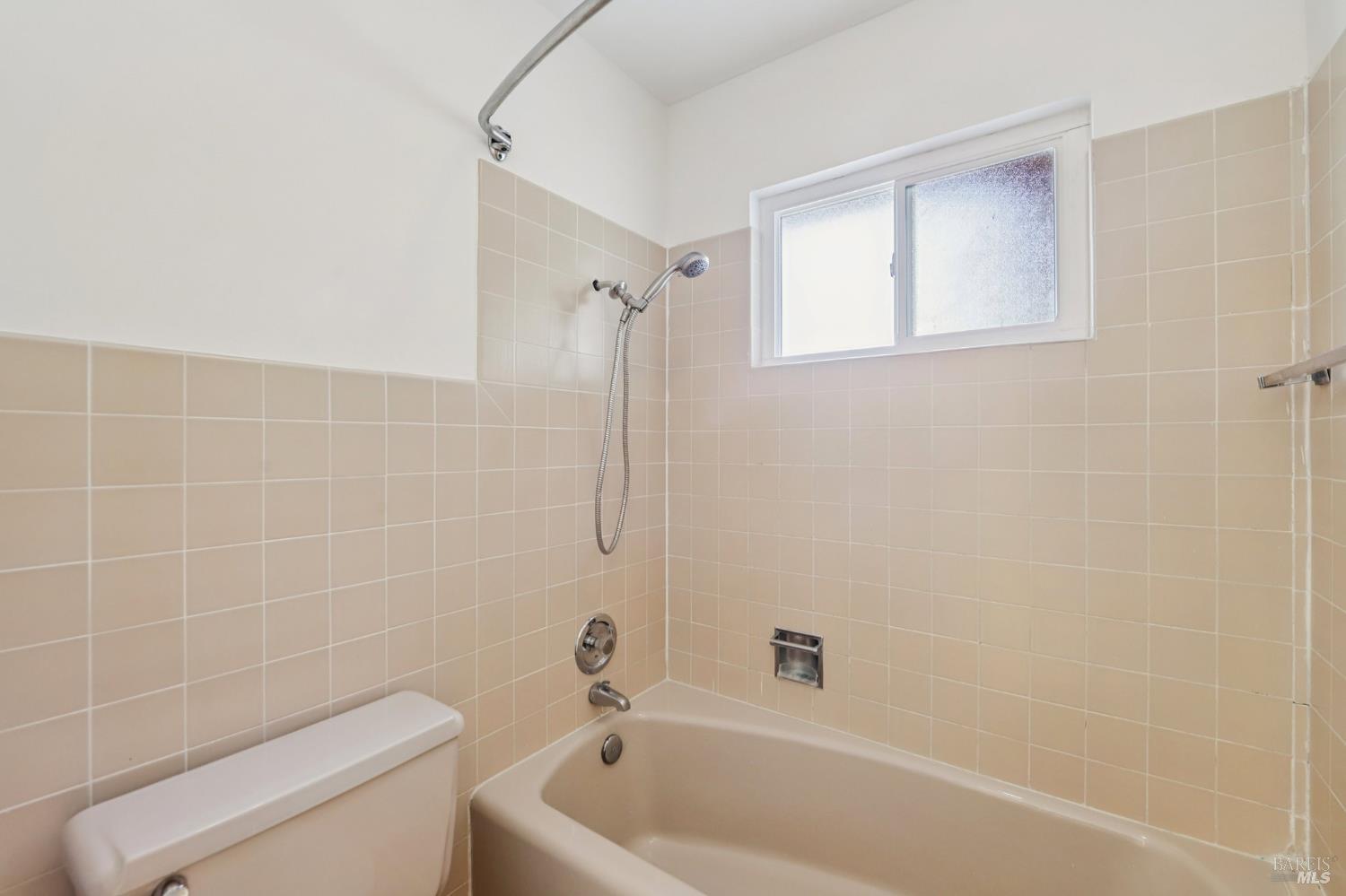 1050 Sunset Road Napa, CA 94558 - Photo 21 of 67 a bath tub sitting next to a white toilet and a sink