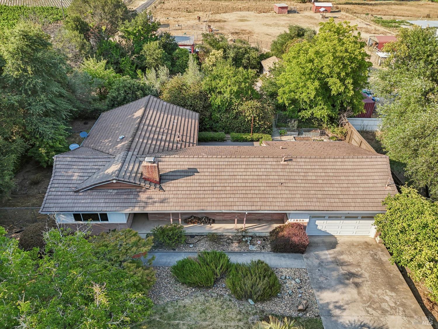 1050 Sunset Road Napa, CA 94558 - Photo 56 of 67 a view of a house with backyard and sitting area