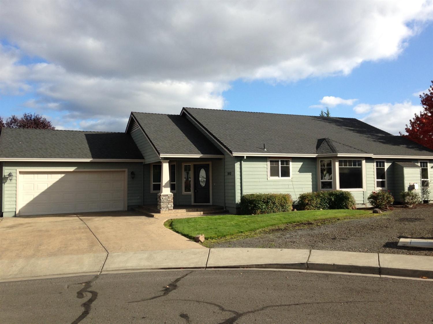 563 Bachand Circle Central Point, OR 97502 - Photo 1 of 6 Primary Photo