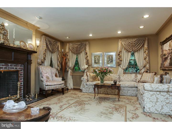 1553 Cherry Lane Rydal, PA 19046 - Photo 3 of 22 Living Room