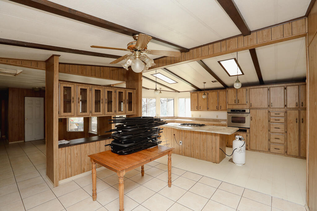 19019 Olinda Road Anderson, CA 96007 - Photo 12 of 48 19019 Olinda (11)