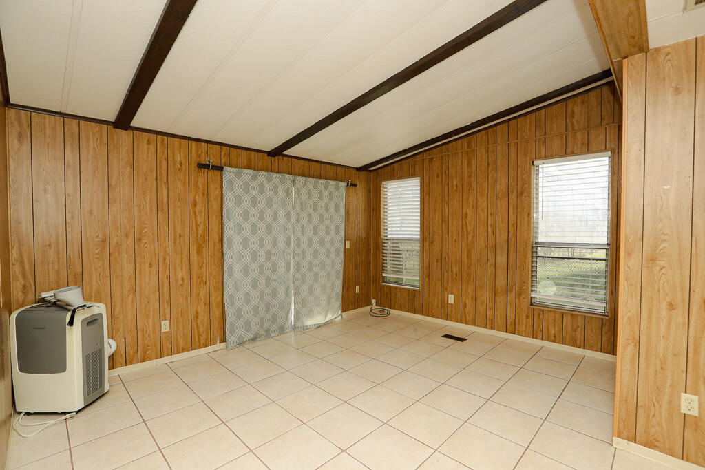 19019 Olinda Road Anderson, CA 96007 - Photo 17 of 48 19019 Olinda (17)