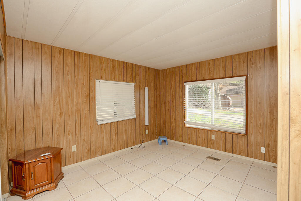 19019 Olinda Road Anderson, CA 96007 - Photo 23 of 48 19019 Olinda (25)