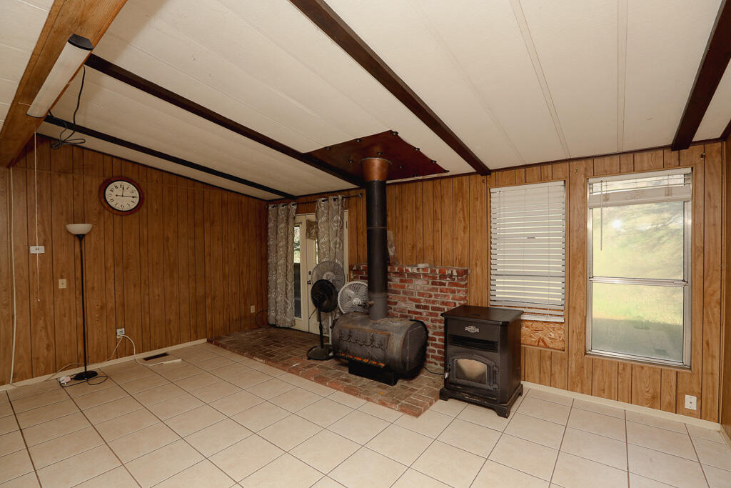 19019 Olinda Road Anderson, CA 96007 - Photo 7 of 48 19019 Olinda (28)