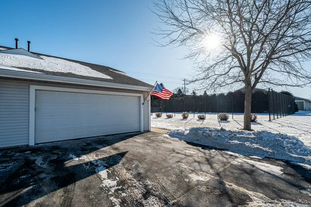 $274,900 | 372 Hartford Square, Unit 6, Hartford, WI 53027