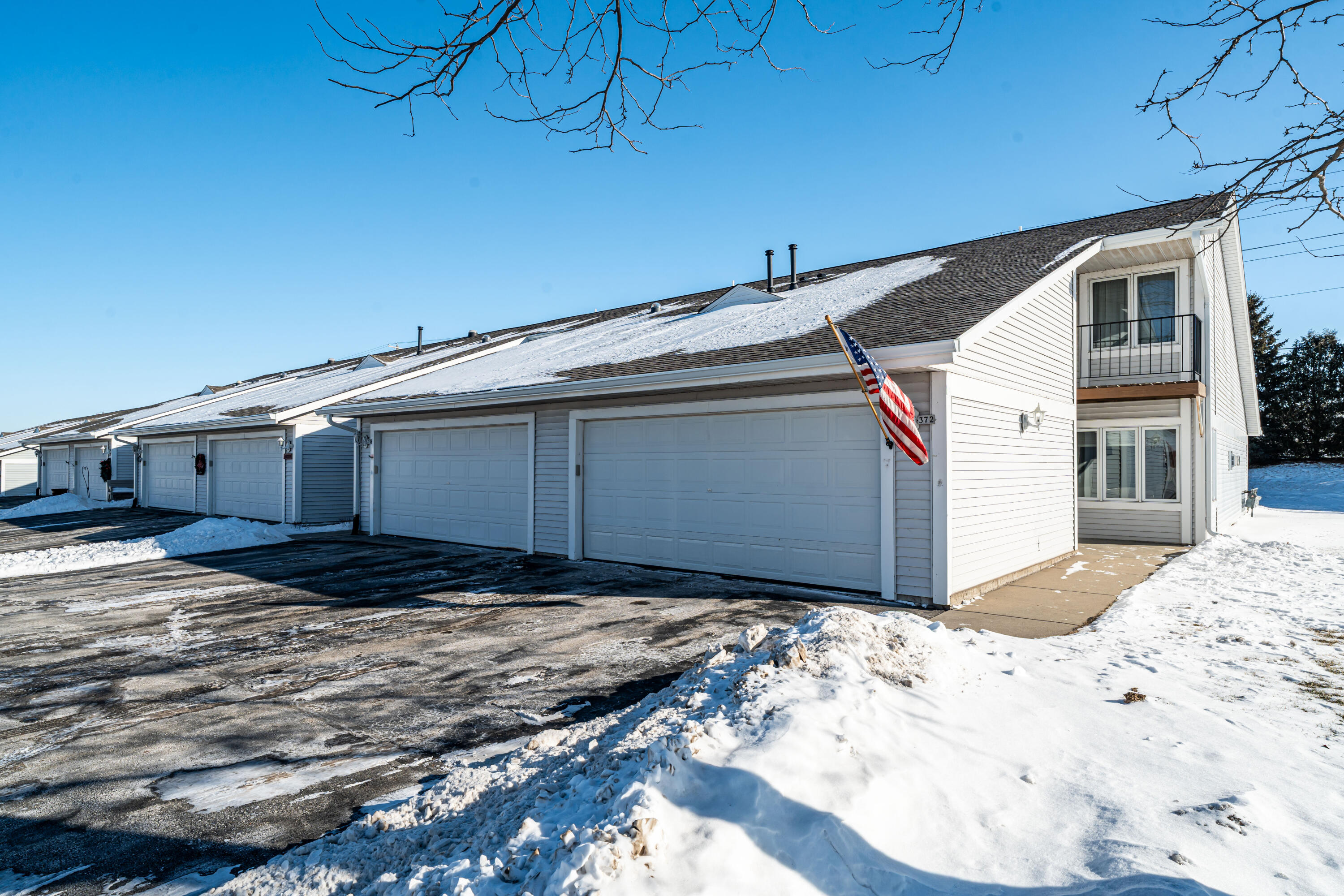 372 Hartford Square, Unit 6 Hartford, WI 53027 - Photo 24 of 36 Garage